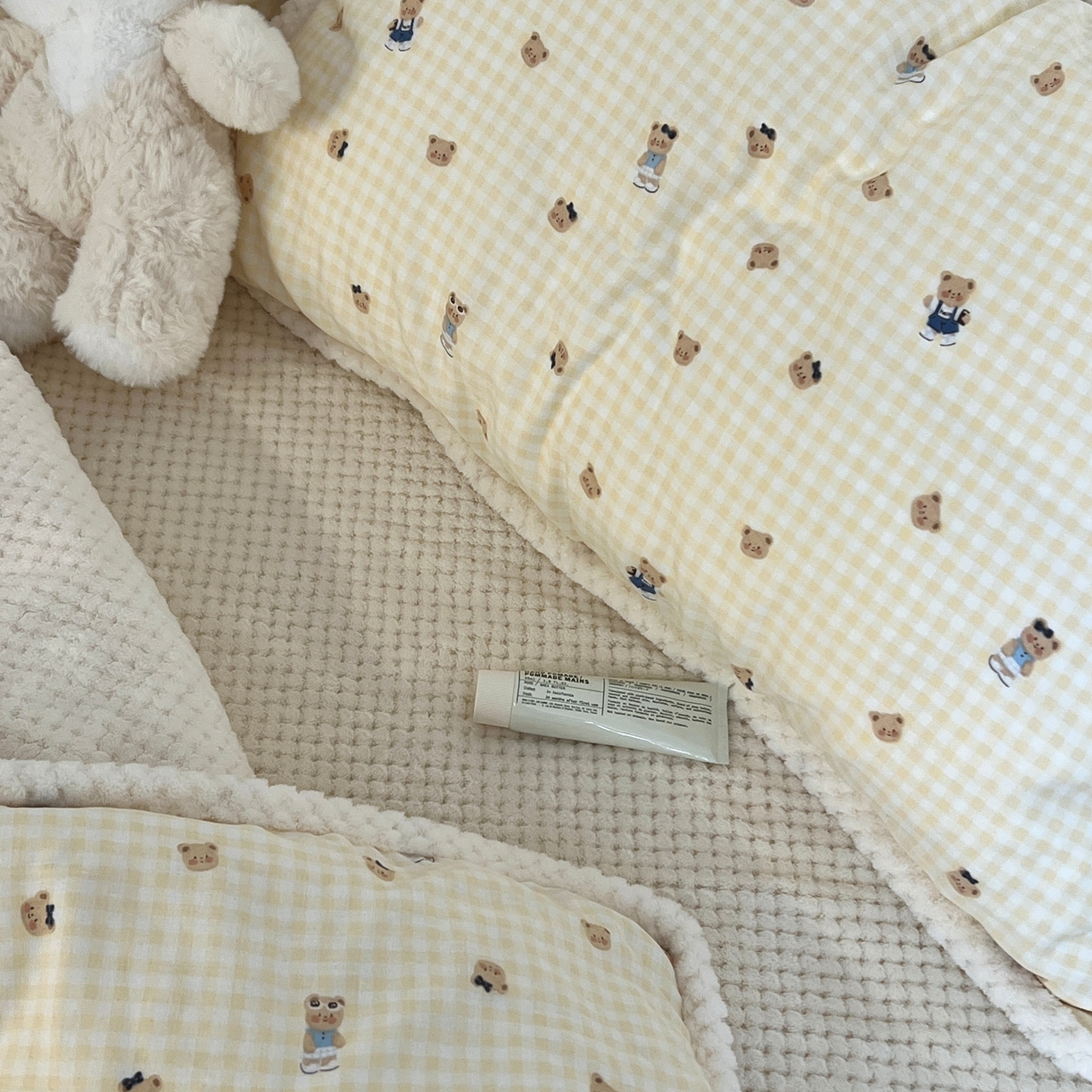 91家纺网 家纺一手货源 找家纺 荣轩 2025秋冬必备新品棉加绒华夫格提花绒工艺款四件套（铺床版）格蕾丝-黄