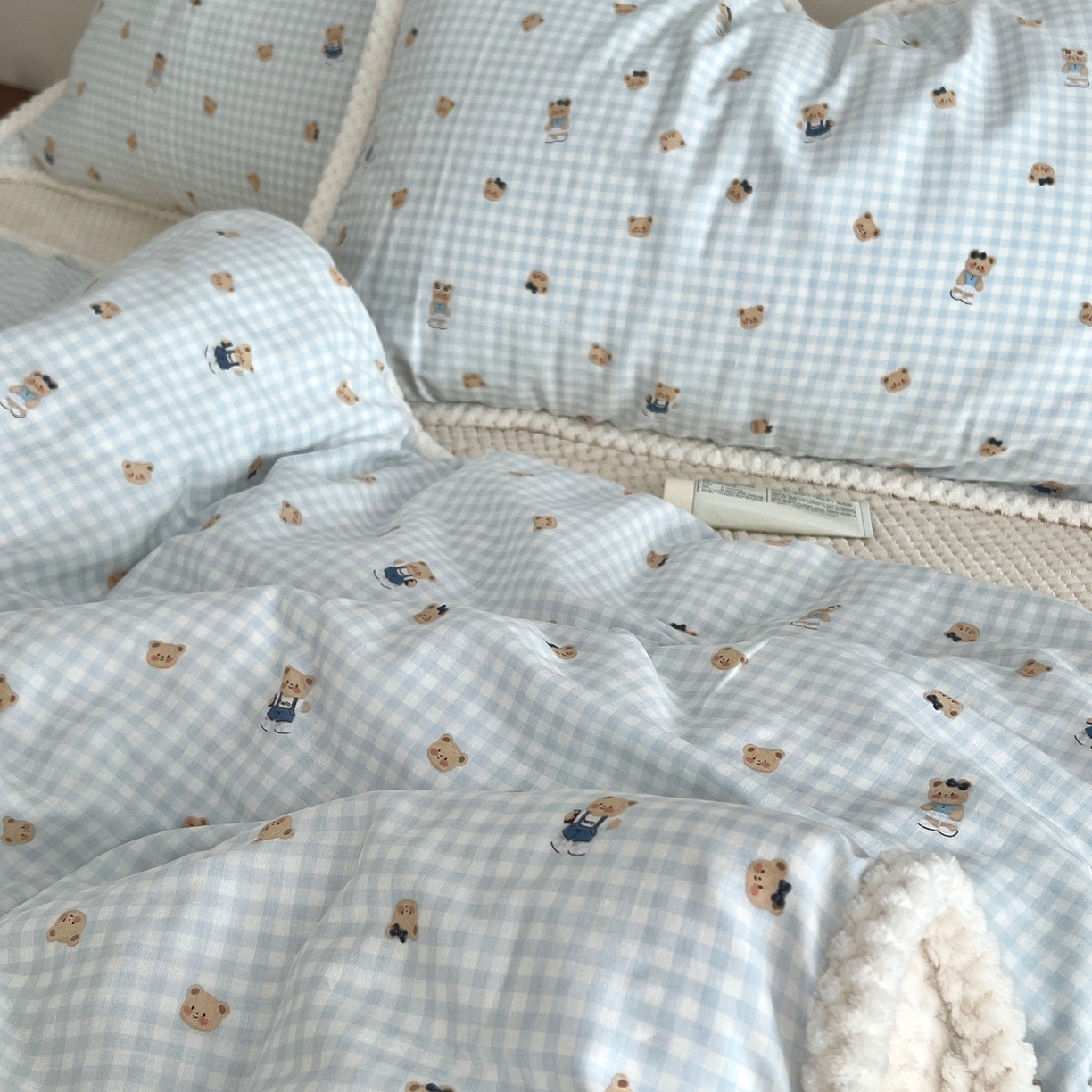 91家纺网 家纺一手货源 找家纺 荣轩 2025秋冬必备新品棉加绒华夫格提花绒工艺款四件套（铺床版）格蕾丝-蓝