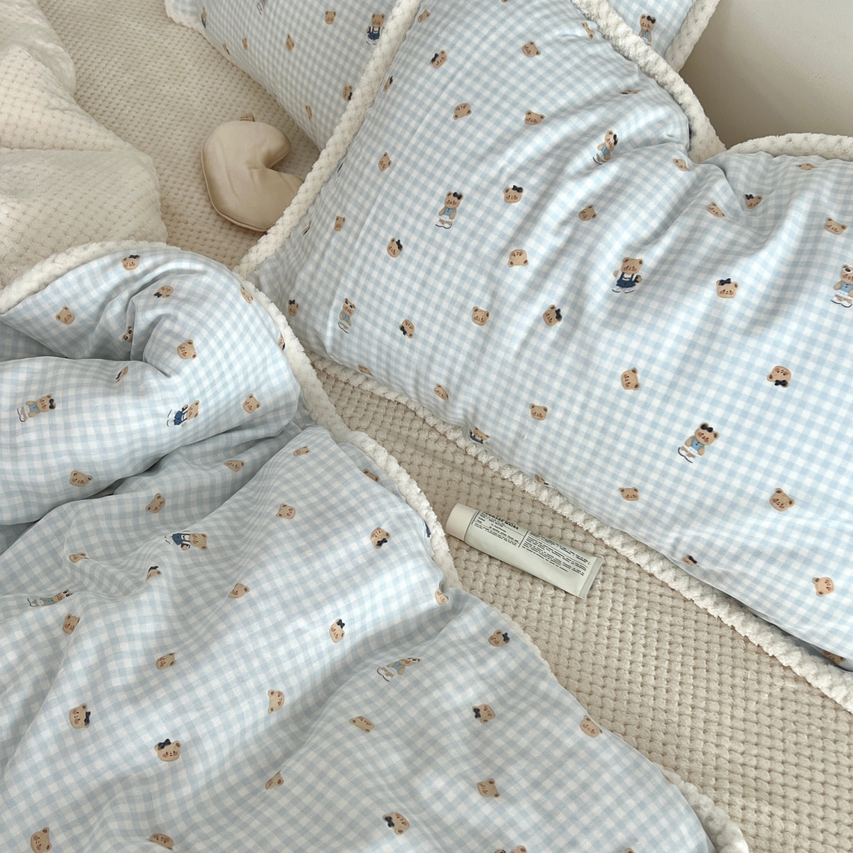 91家纺网 家纺一手货源 找家纺 荣轩 2025秋冬必备新品棉加绒华夫格提花绒工艺款四件套（铺床版）格蕾丝-蓝