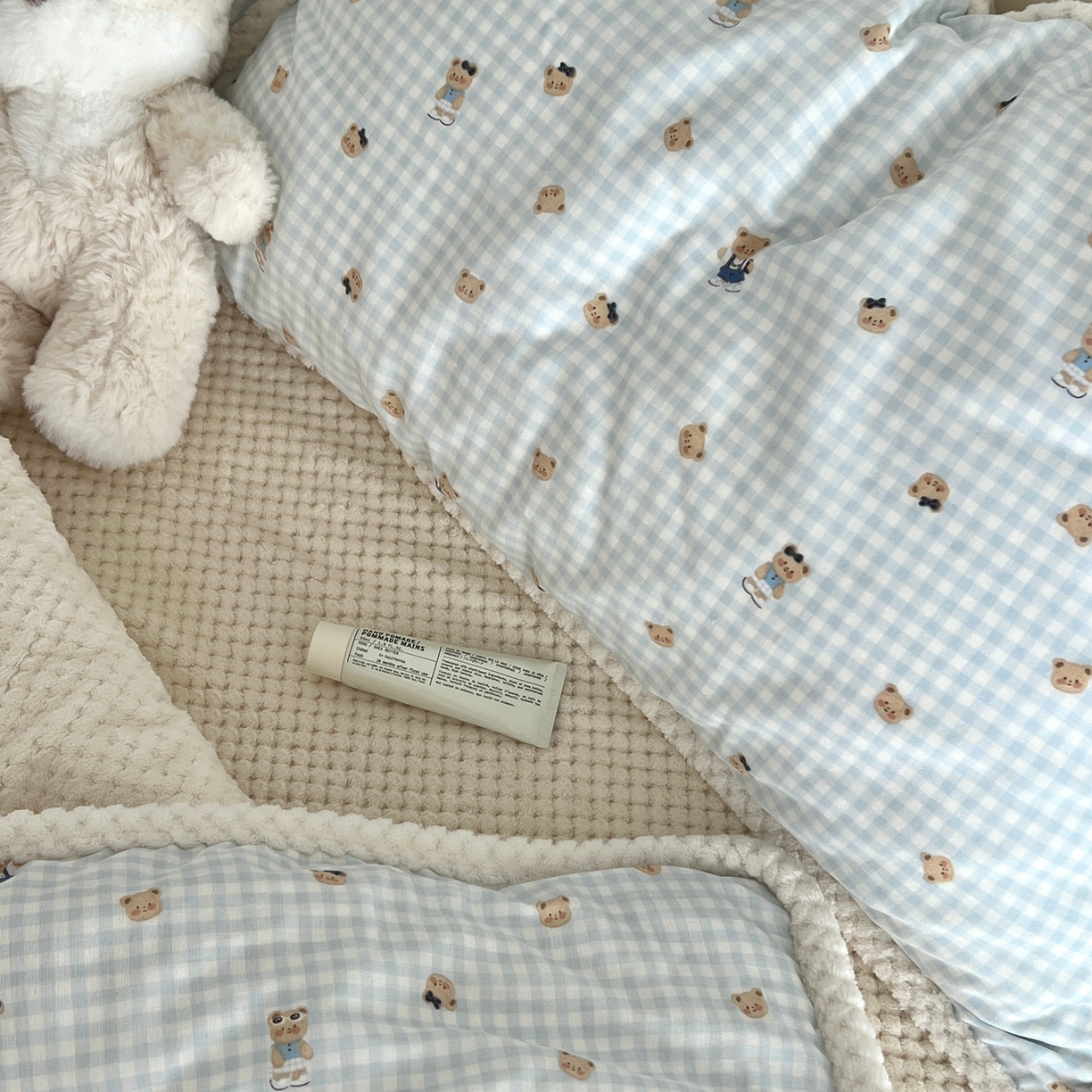 91家纺网 家纺一手货源 找家纺 荣轩 2025秋冬必备新品棉加绒华夫格提花绒工艺款四件套（铺床版）格蕾丝-蓝