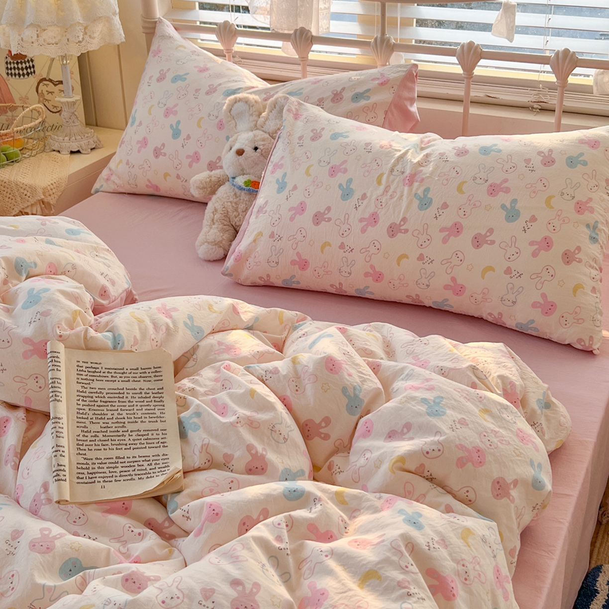 91家纺网 家纺一手货源 找家纺 瑞钰 2026新款A类古法水洗仿棉云感纱四件套 软萌七彩兔