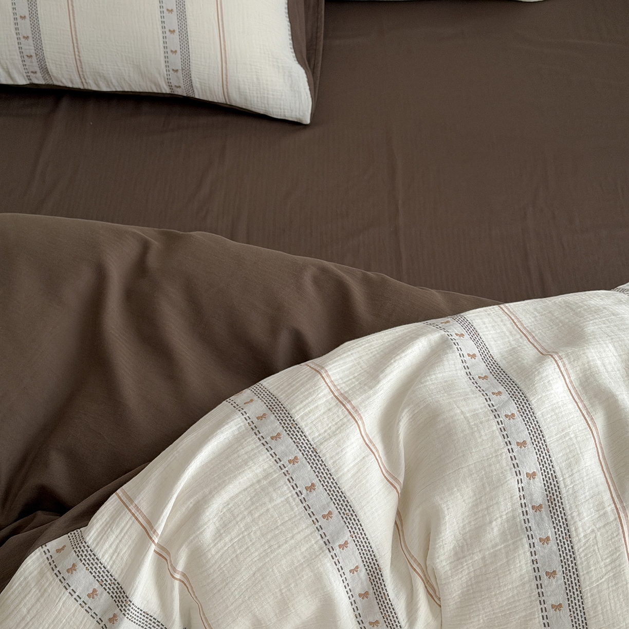 91家纺网 家纺一手货源 找家纺 蜜宿 2026新款全棉水洗双层纱提花四件套-甜茶 甜茶-咖