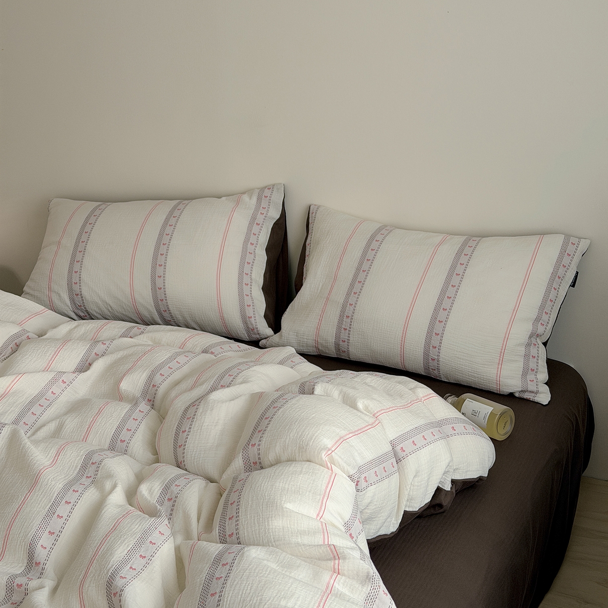 91家纺网 家纺一手货源 找家纺 蜜宿 2026新款全棉水洗双层纱提花四件套-甜茶 甜茶-粉