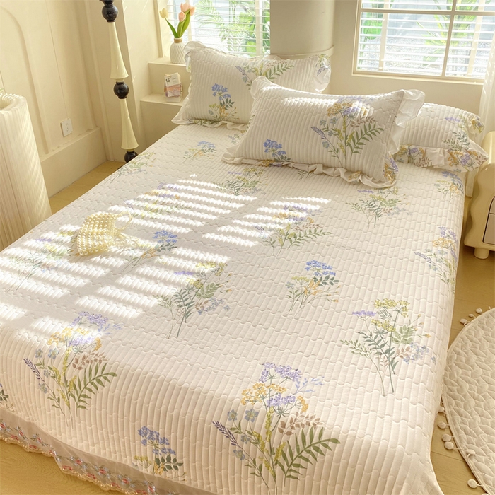 91家纺网 家纺一手货源 找家纺 乐逸家纺 2025新款100%纯棉全棉印花 法式风情蕾丝花边床盖款 全棉夹棉绗缝蕾丝款床盖-枫丹白露