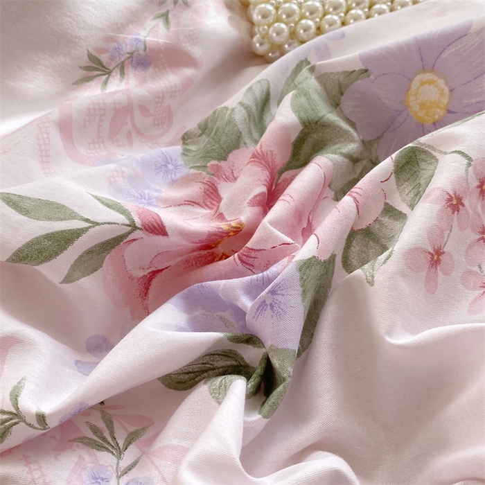 91家纺网 家纺一手货源 找家纺 乐逸家纺 2025新款100%纯棉全棉印花 法式风情蕾丝花边床盖款 全棉夹棉绗缝蕾丝款床盖-宫廷庄园粉