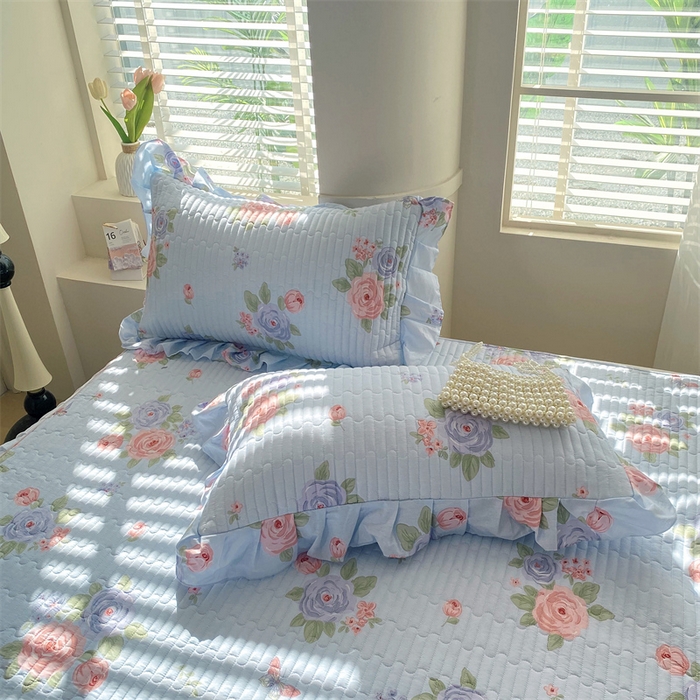 91家纺网 家纺一手货源 找家纺 乐逸家纺 2025新款100%纯棉全棉印花 法式风情蕾丝花边床盖款 全棉夹棉绗缝蕾丝款床盖-梦之蝶