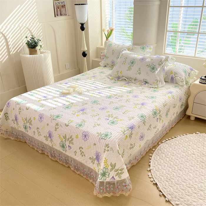 乐逸家纺 2025新款100%纯棉全棉印花 法式风情蕾丝花边床盖款 全棉夹棉绗缝蕾丝款床盖-柔风铃兰花瓣