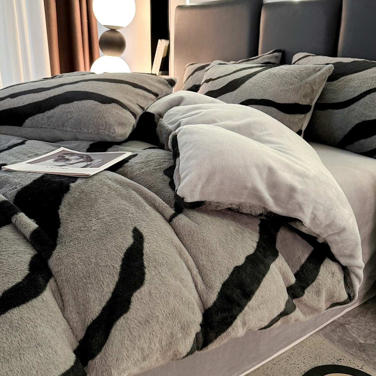 91家纺网 家纺一手货源 找家纺 栩裕纺织 2026新款高克重兔毛四件套-美拉德系列（提供买家秀） 美拉德-斑马纹灰