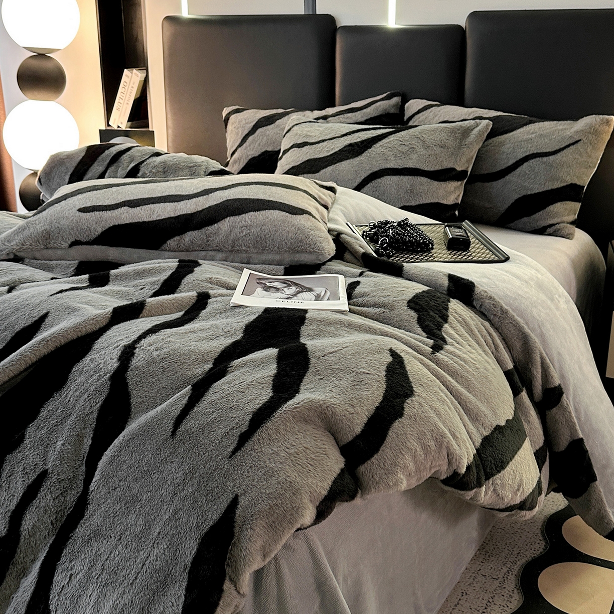 91家纺网 家纺一手货源 找家纺 栩裕纺织 2026新款高克重兔毛四件套-美拉德系列（提供买家秀） 美拉德-斑马纹灰