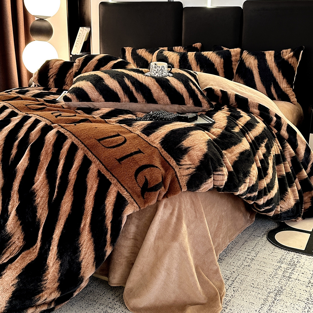 91家纺网 家纺一手货源 找家纺 栩裕纺织 2026新款高克重兔毛四件套-美拉德系列（提供买家秀） 美拉德-DR虎纹咖