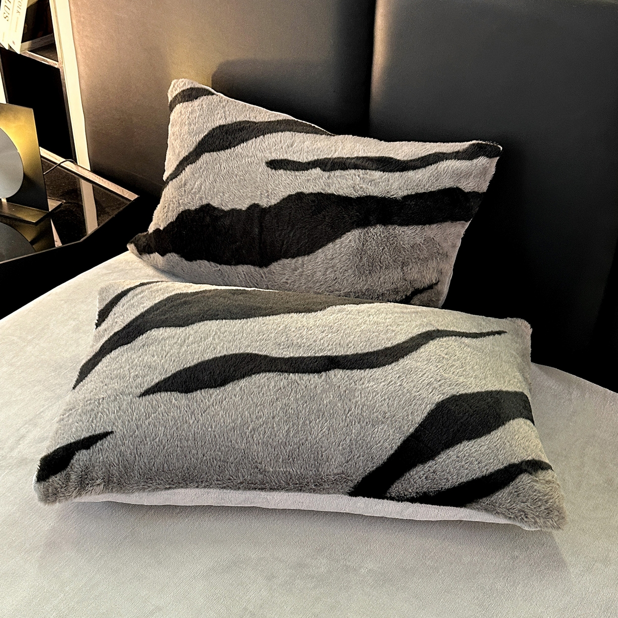 91家纺网 家纺一手货源 找家纺 栩裕纺织 2026新款高克重兔毛四件套-美拉德系列（提供买家秀） 美拉德-斑马纹灰