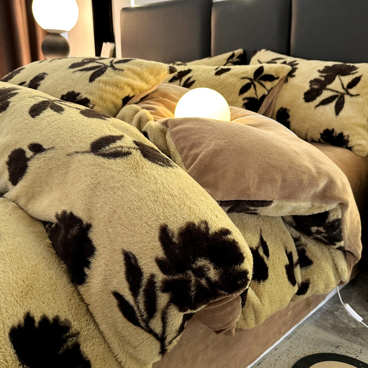 91家纺网 家纺一手货源 找家纺 栩裕纺织 2026新款高克重兔毛四件套-美拉德系列（提供买家秀） 美拉德-枫叶咖