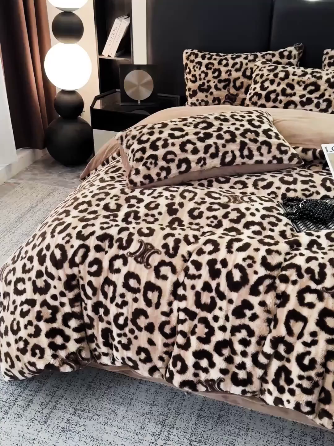 91家纺网 家纺一手货源 找家纺 栩裕纺织 2026新款高克重兔毛四件套-美拉德系列（提供买家秀） 美拉德-美豹纹