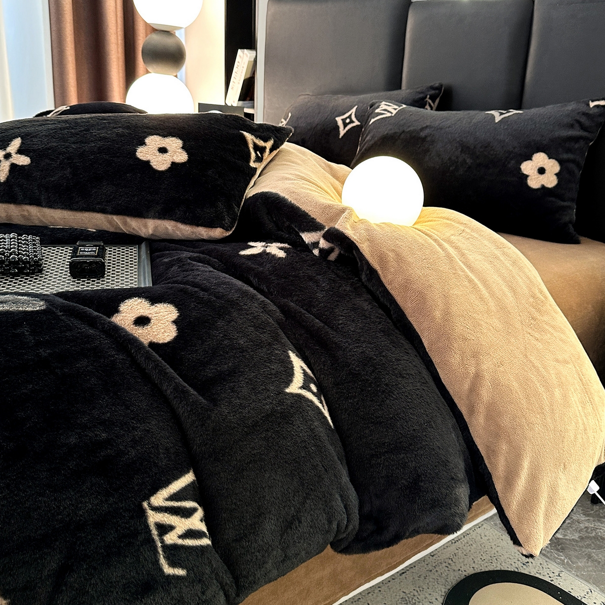 91家纺网 家纺一手货源 找家纺 栩裕纺织 2026新款高克重兔毛四件套-美拉德系列（提供买家秀） 美拉德-L大牌风黑