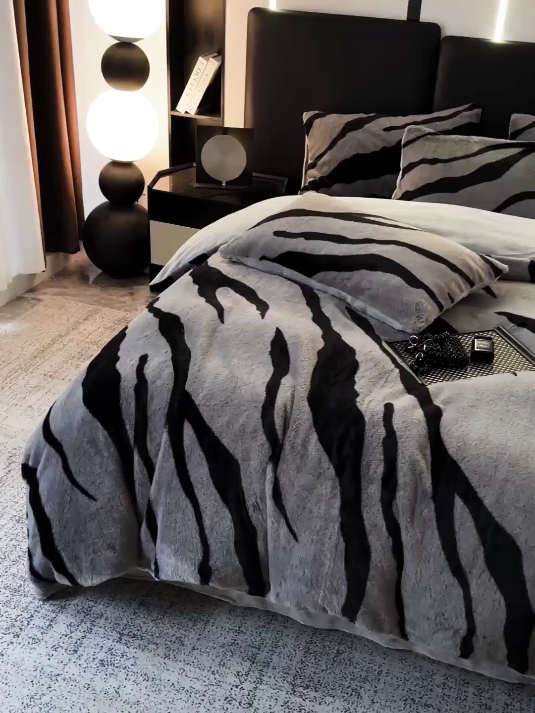 91家纺网 家纺一手货源 找家纺 栩裕纺织 2026新款高克重兔毛四件套-美拉德系列（提供买家秀） 美拉德-斑马纹灰