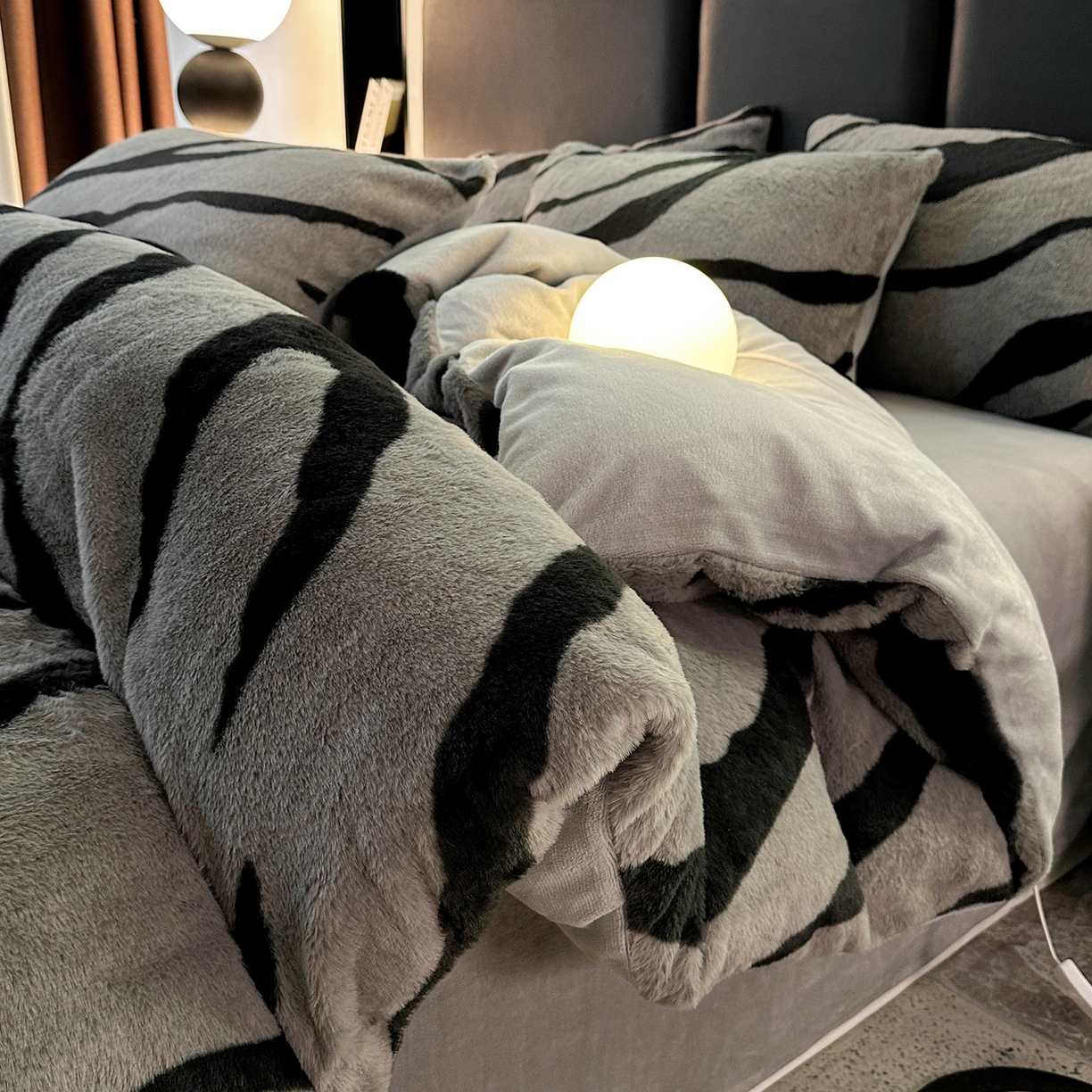 91家纺网 家纺一手货源 找家纺 栩裕纺织 2026新款高克重兔毛四件套-美拉德系列（提供买家秀） 美拉德-斑马纹灰