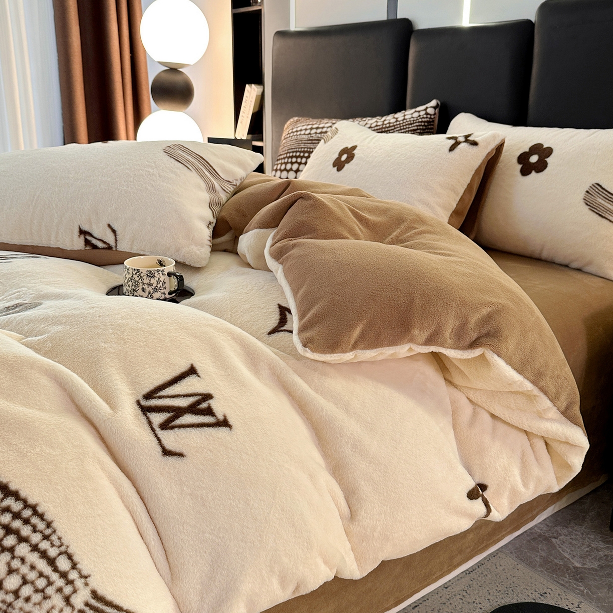 91家纺网 家纺一手货源 找家纺 栩裕纺织 2026新款高克重兔毛四件套-美拉德系列（提供买家秀） 美拉德-L大牌风米白