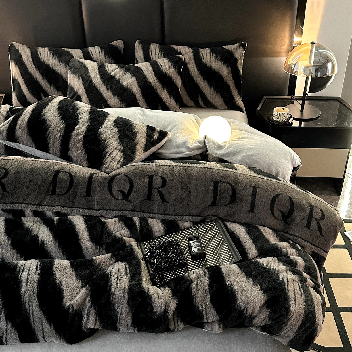 91家纺网 家纺一手货源 找家纺 栩裕纺织 2026新款高克重兔毛四件套-美拉德系列（提供买家秀） 美拉德-DR虎纹灰