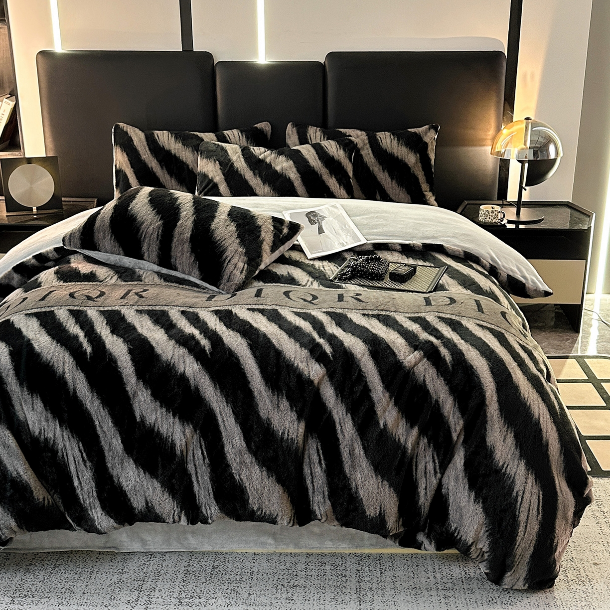 91家纺网 家纺一手货源 找家纺 栩裕纺织 2026新款高克重兔毛四件套-美拉德系列（提供买家秀） 美拉德-DR虎纹灰