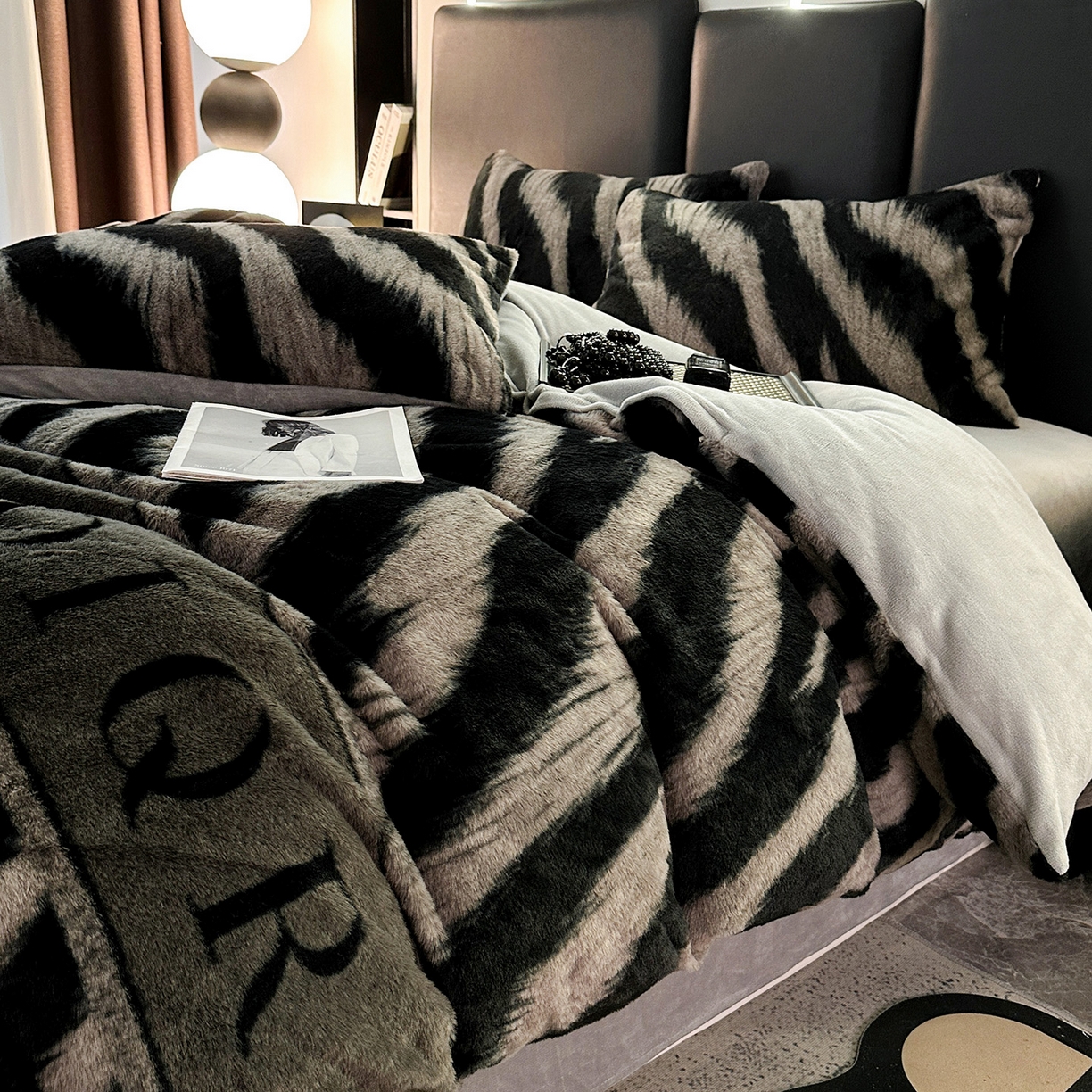 91家纺网 家纺一手货源 找家纺 栩裕纺织 2026新款高克重兔毛四件套-美拉德系列（提供买家秀） 美拉德-DR虎纹灰