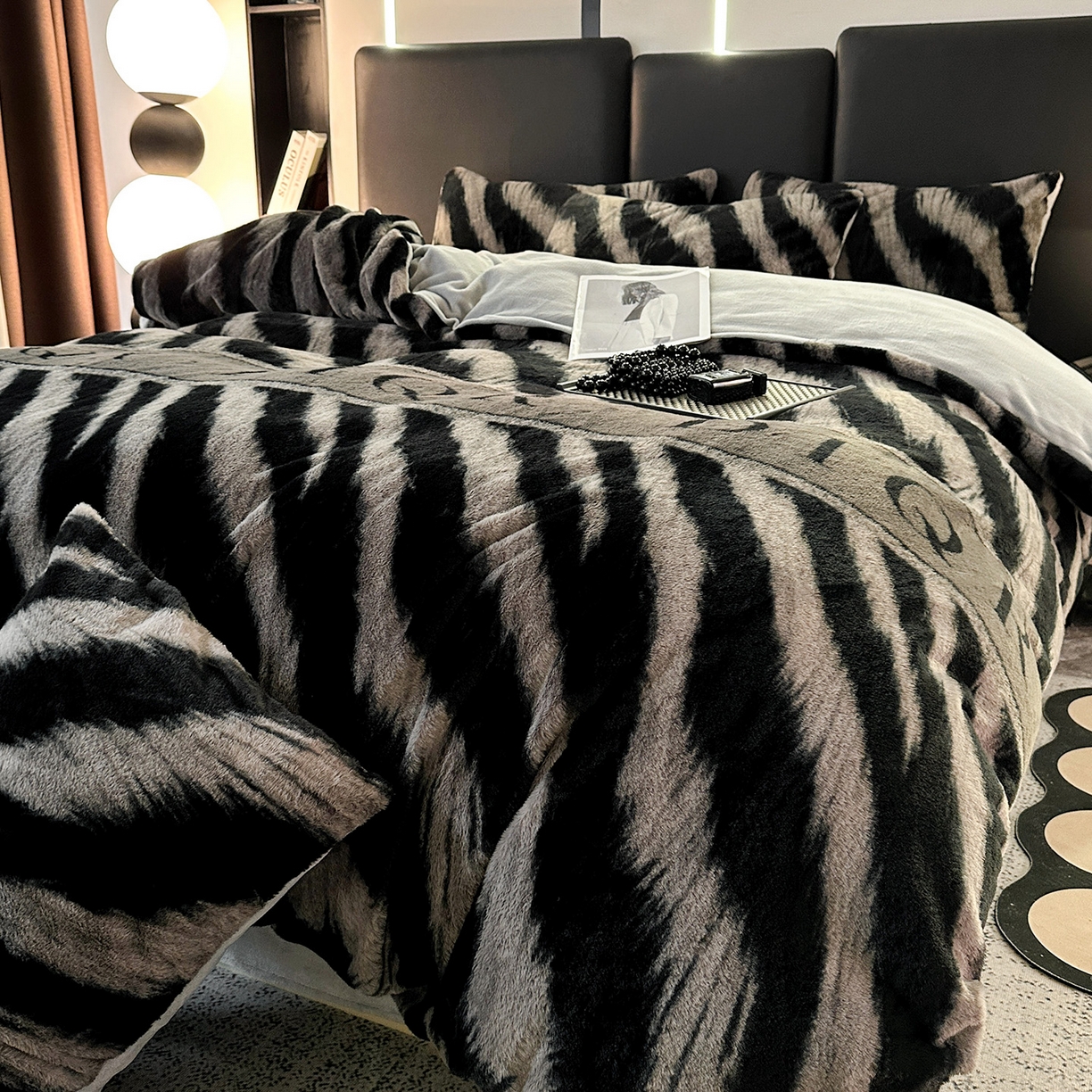 91家纺网 家纺一手货源 找家纺 栩裕纺织 2026新款高克重兔毛四件套-美拉德系列（提供买家秀） 美拉德-DR虎纹灰