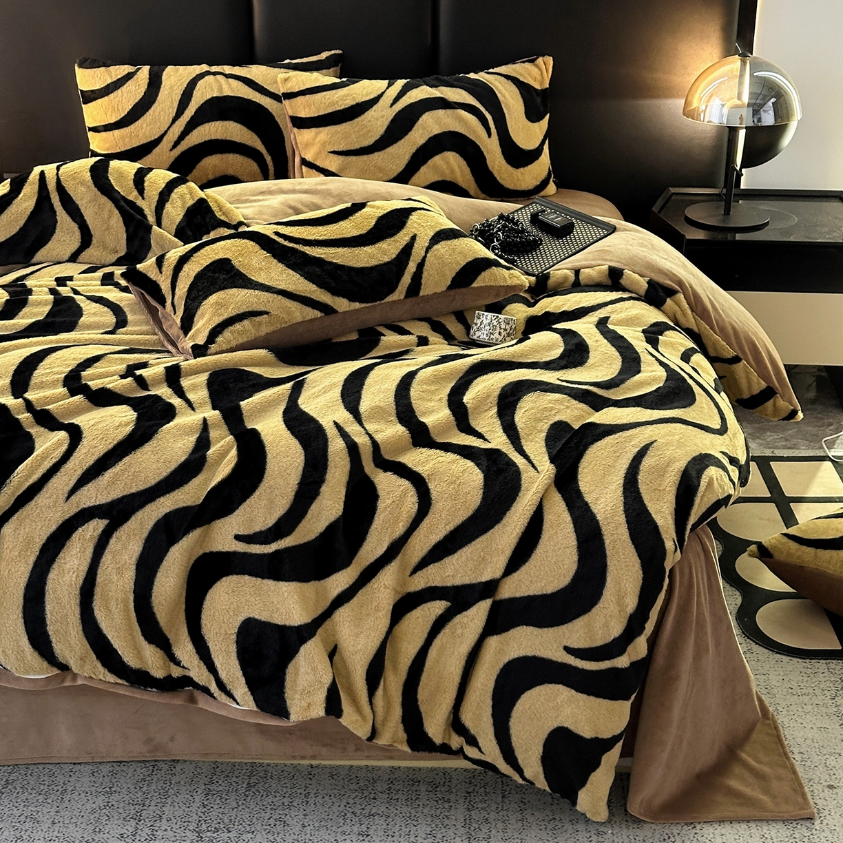 91家纺网 家纺一手货源 找家纺 栩裕纺织 2026新款高克重兔毛四件套-美拉德系列（提供买家秀） 美拉德-斑马纹咖