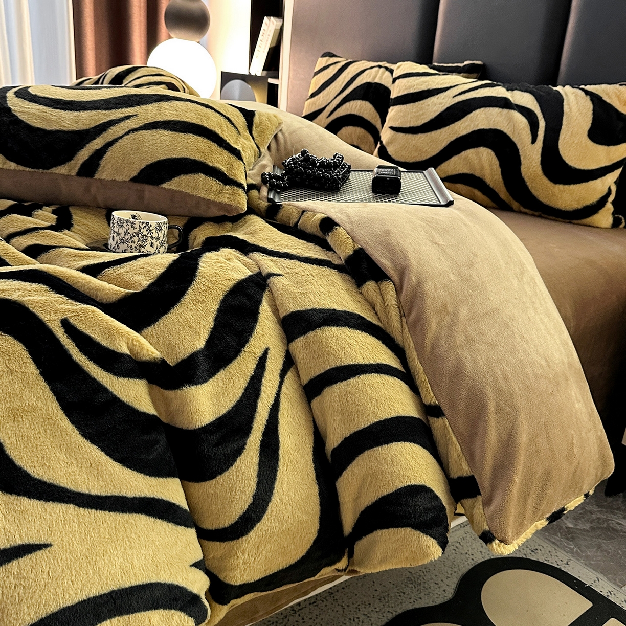 91家纺网 家纺一手货源 找家纺 栩裕纺织 2026新款高克重兔毛四件套-美拉德系列（提供买家秀） 美拉德-斑马纹咖