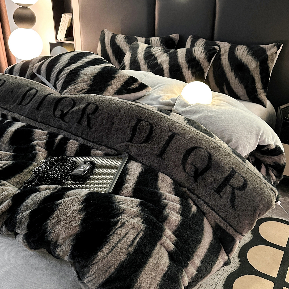 91家纺网 家纺一手货源 找家纺 栩裕纺织 2026新款高克重兔毛四件套-美拉德系列（提供买家秀） 美拉德-DR虎纹灰