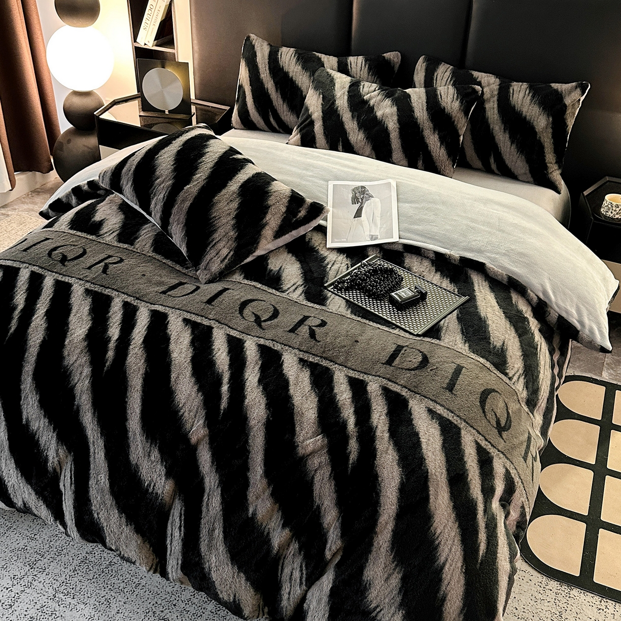 91家纺网 家纺一手货源 找家纺 栩裕纺织 2026新款高克重兔毛四件套-美拉德系列（提供买家秀） 美拉德-DR虎纹灰