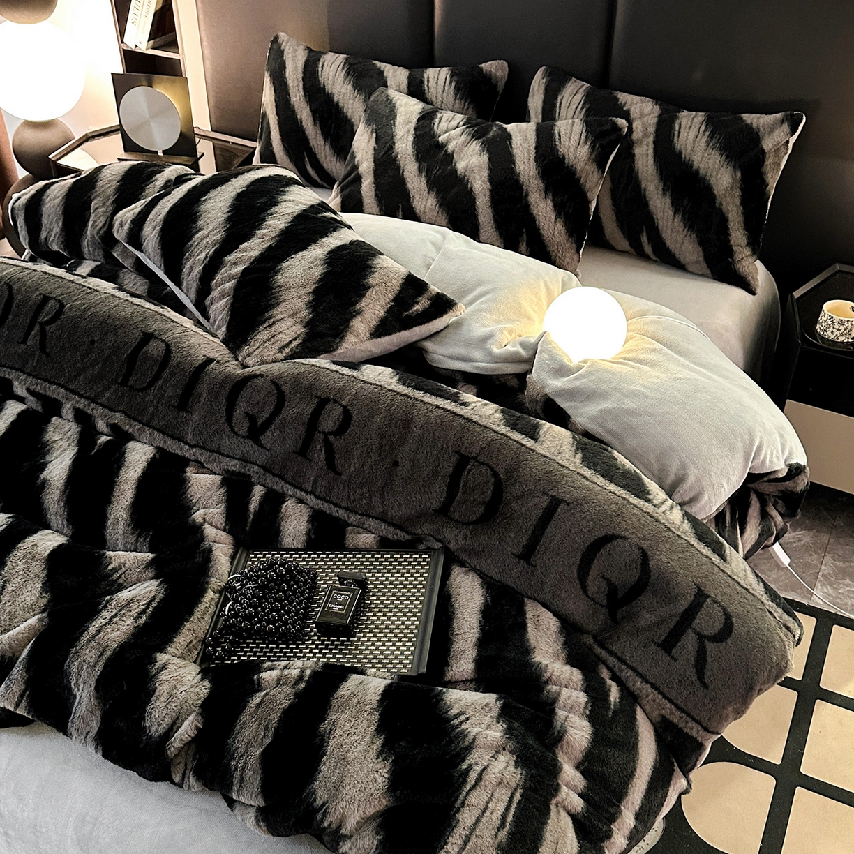 91家纺网 家纺一手货源 找家纺 栩裕纺织 2026新款高克重兔毛四件套-美拉德系列（提供买家秀） 美拉德-DR虎纹灰