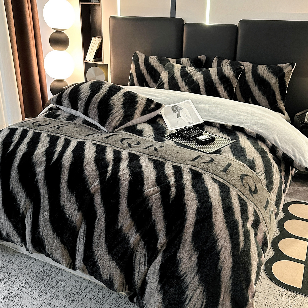 91家纺网 家纺一手货源 找家纺 栩裕纺织 2026新款高克重兔毛四件套-美拉德系列（提供买家秀） 美拉德-DR虎纹灰