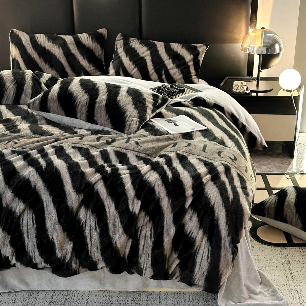91家纺网 家纺一手货源 找家纺 栩裕纺织 2026新款高克重兔毛四件套-美拉德系列（提供买家秀） 美拉德-DR虎纹灰