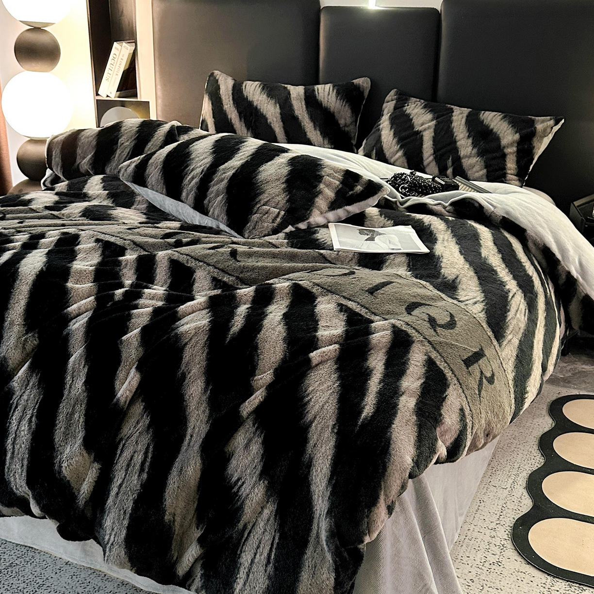 91家纺网 家纺一手货源 找家纺 栩裕纺织 2026新款高克重兔毛四件套-美拉德系列（提供买家秀） 美拉德-DR虎纹灰