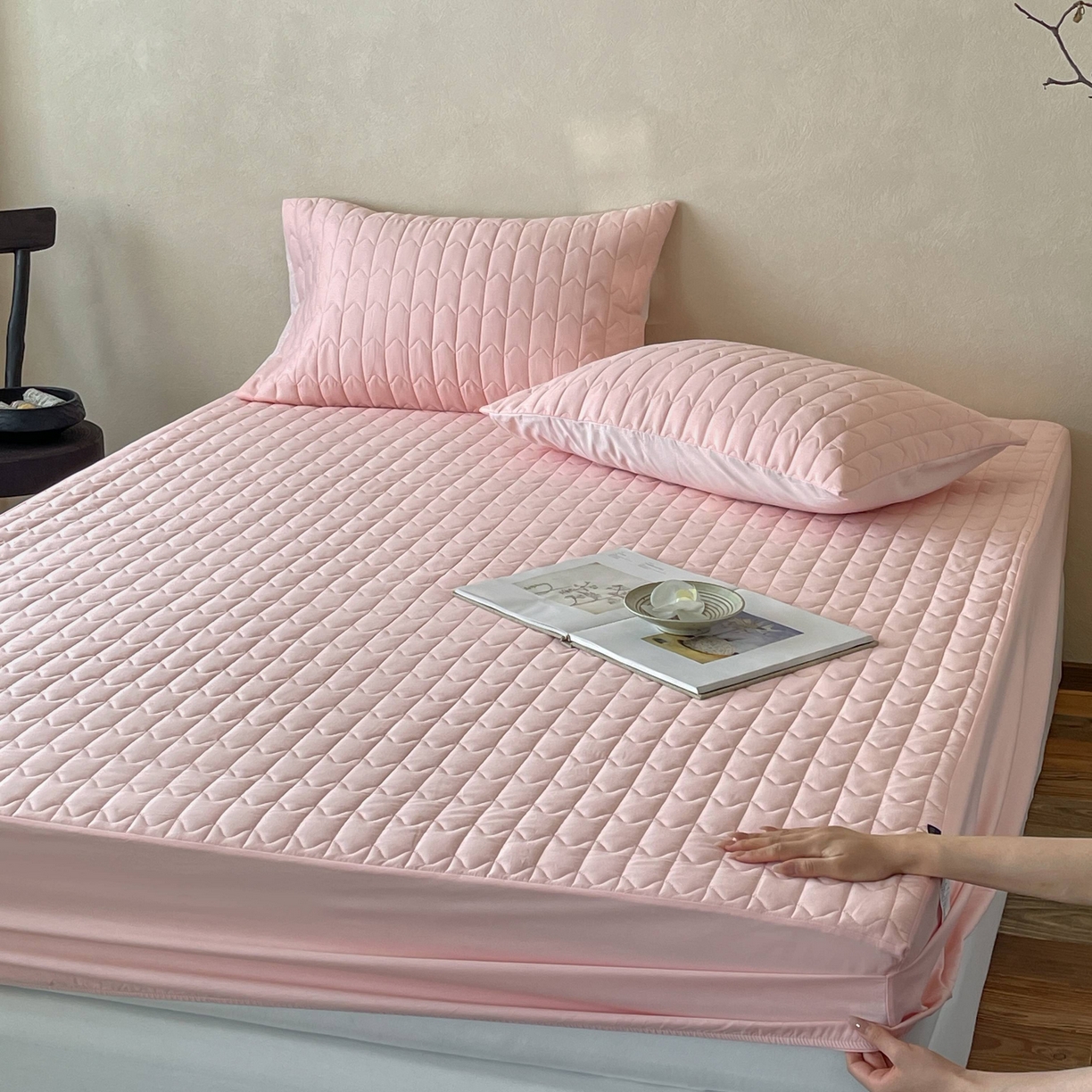 91家纺网 家纺一手货源 找家纺 （总）三味舒屋 2025新款简约全棉纯棉夹棉床笠单床笠床笠单件-珍妮系列（严控券后控价：券后128/148/158元）