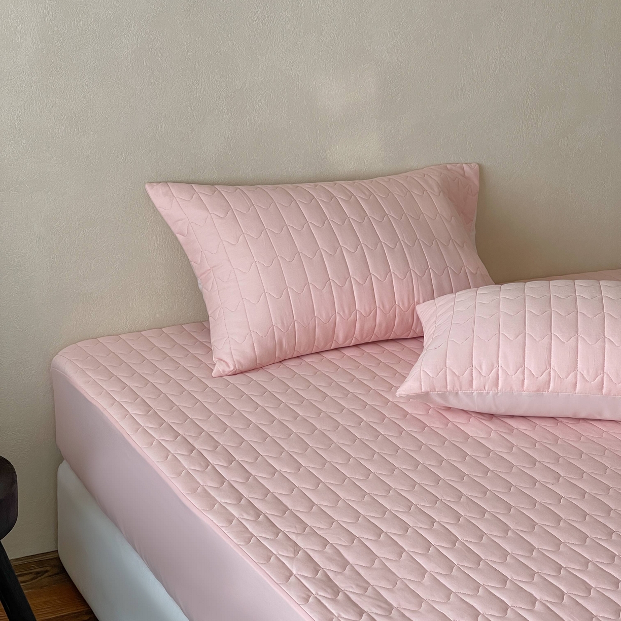 91家纺网 家纺一手货源 找家纺 三味舒屋 2025新款简约全棉纯棉夹棉床笠单床笠床笠单件-珍妮系列 珍妮粉