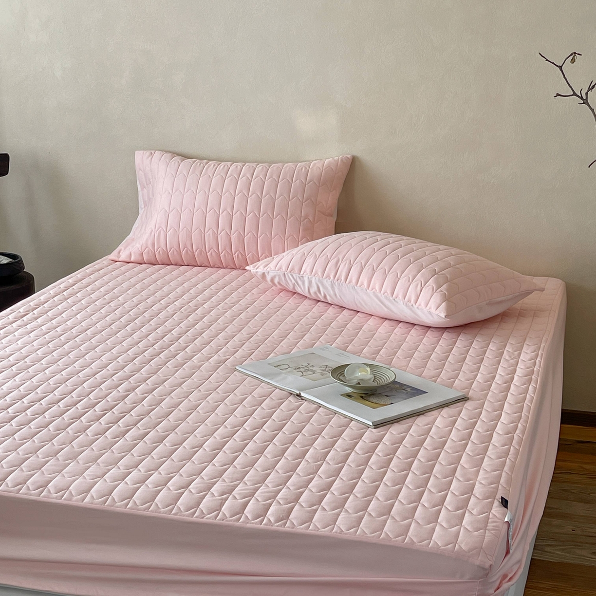 91家纺网 家纺一手货源 找家纺 三味舒屋 2025新款简约全棉纯棉夹棉床笠单床笠床笠单件-珍妮系列 珍妮粉