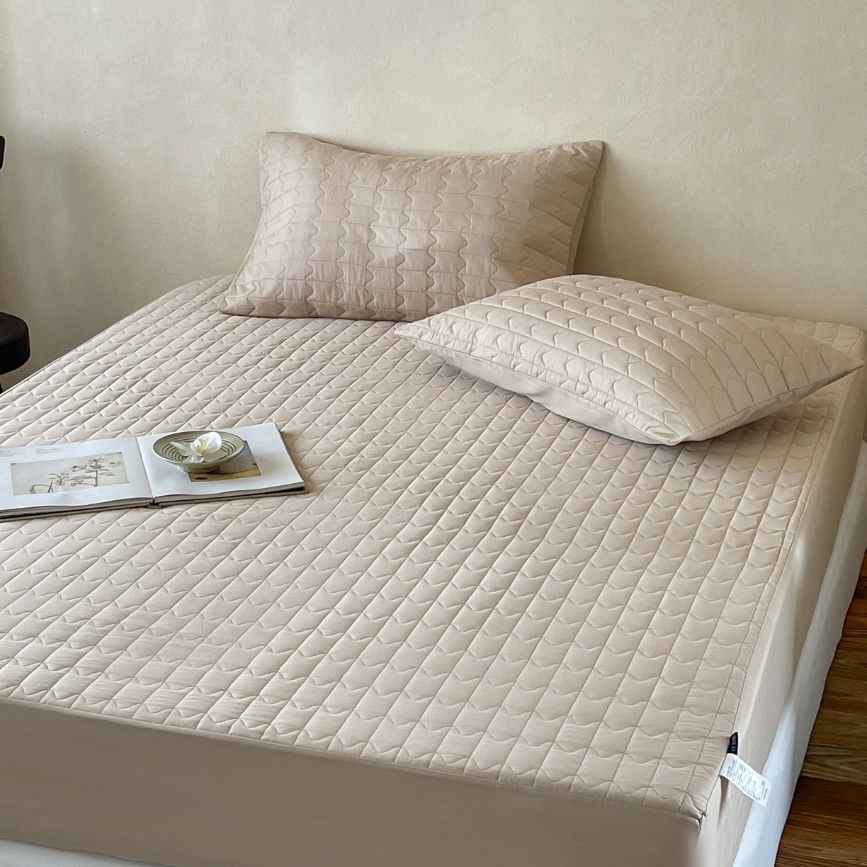 91家纺网 家纺一手货源 找家纺 三味舒屋 2025新款简约全棉纯棉夹棉床笠单床笠床笠单件-珍妮系列 珍妮咖