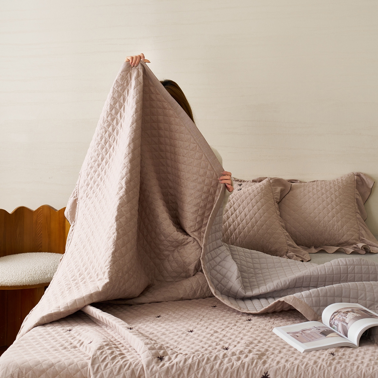 91家纺网 家纺一手货源 找家纺 上喜 2026新款艾草棉床盖多功能夏被 咖色