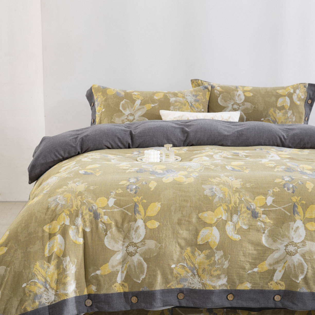 91家纺网 家纺一手货源 找家纺 仰望棉麻双层纱供应链 2026新款念奴娇全棉纯棉色织提花纽扣款四件套 念奴娇-灰黄