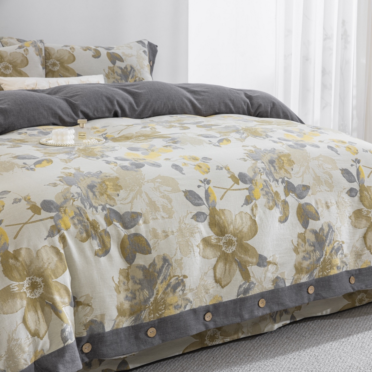 91家纺网 家纺一手货源 找家纺 仰望棉麻双层纱供应链 2026新款念奴娇全棉纯棉色织提花纽扣款四件套 念奴娇-灰