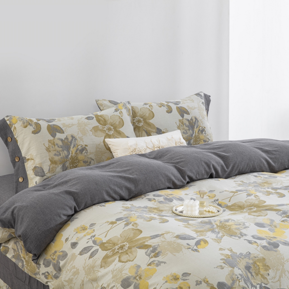 91家纺网 家纺一手货源 找家纺 仰望棉麻双层纱供应链 2026新款念奴娇全棉纯棉色织提花纽扣款四件套 念奴娇-灰