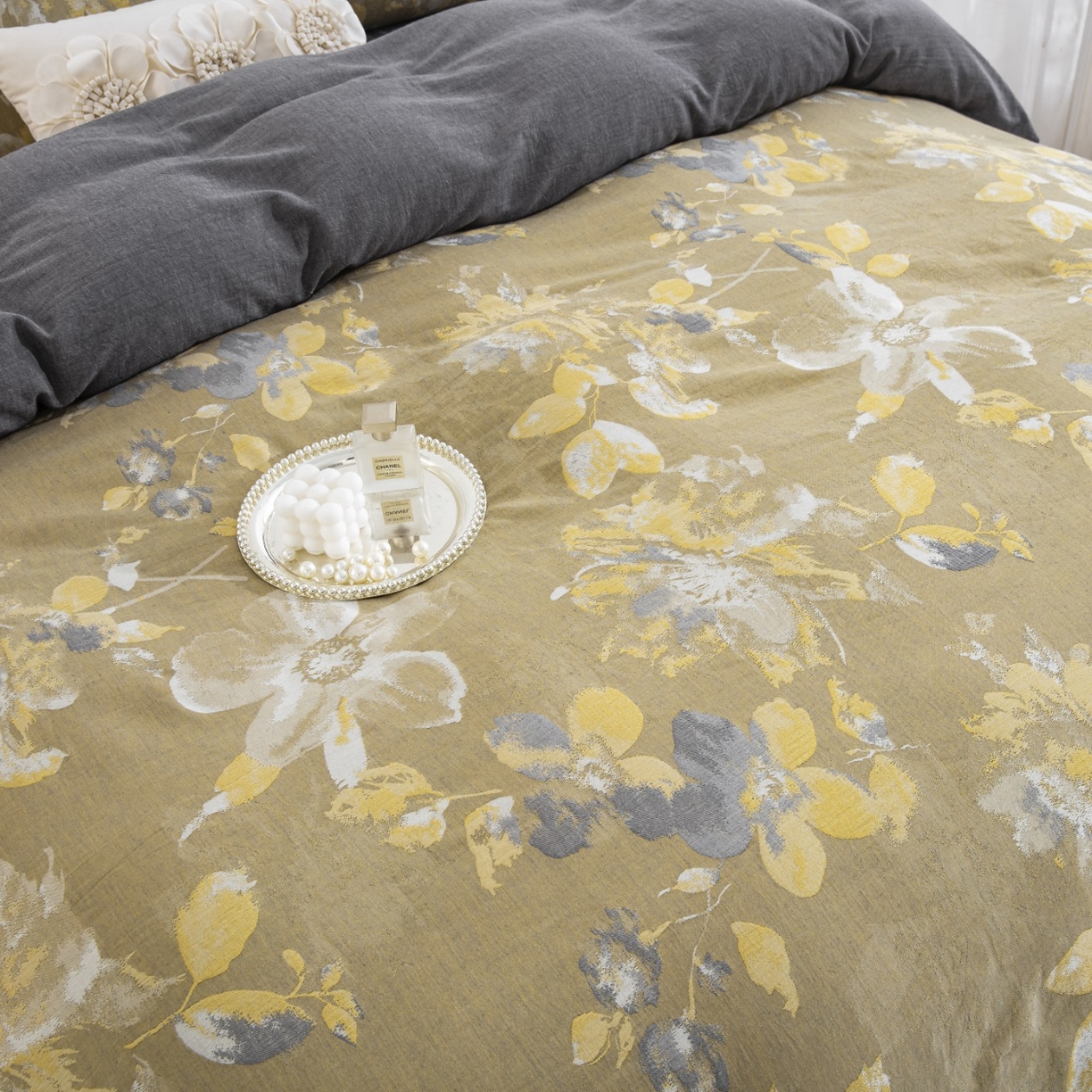 91家纺网 家纺一手货源 找家纺 仰望棉麻双层纱供应链 2026新款念奴娇全棉纯棉色织提花纽扣款四件套 念奴娇-灰黄