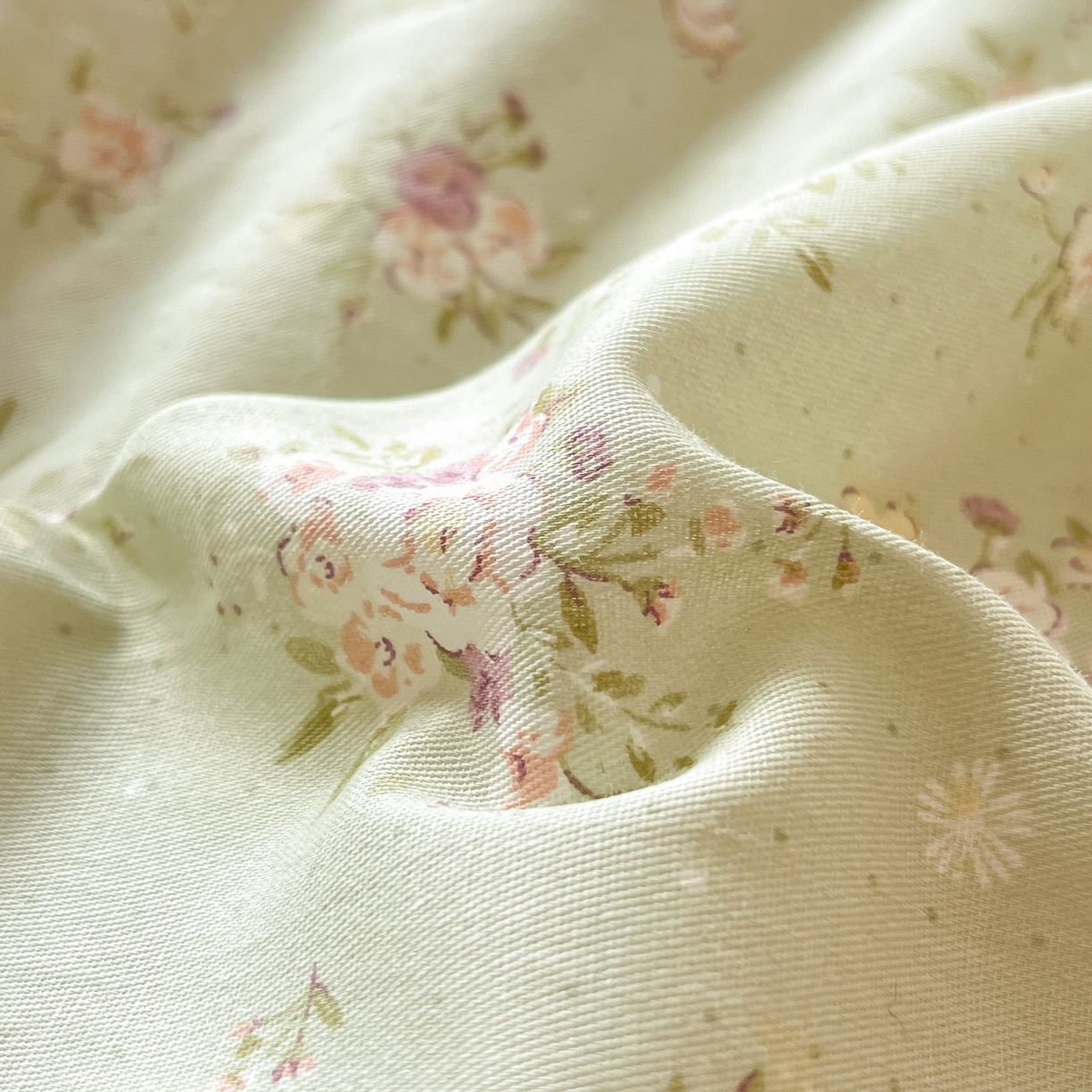 91家纺网 家纺一手货源 找家纺 莱通家纺 2026春夏新款全棉12868印花四件套单品系列-单床单 浅夏雏菊