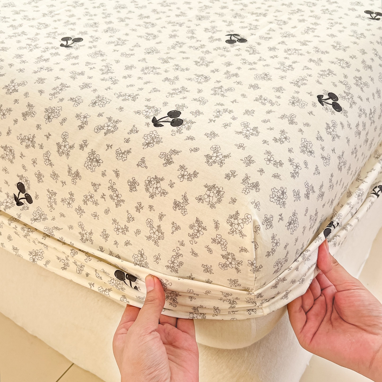 91家纺网 家纺一手货源 找家纺 莱通家纺 2026春夏新款全棉12868印花四件套单品系列-单床笠 墨兰樱桃