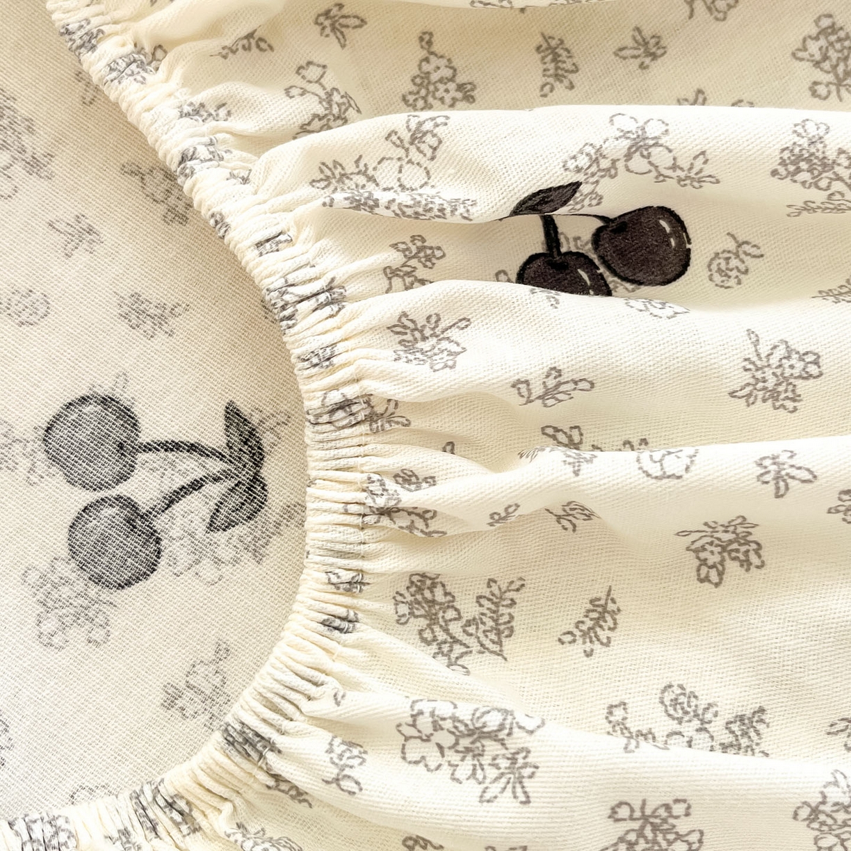 91家纺网 家纺一手货源 找家纺 莱通家纺 2026春夏新款全棉12868印花四件套单品系列-单床笠 墨兰樱桃