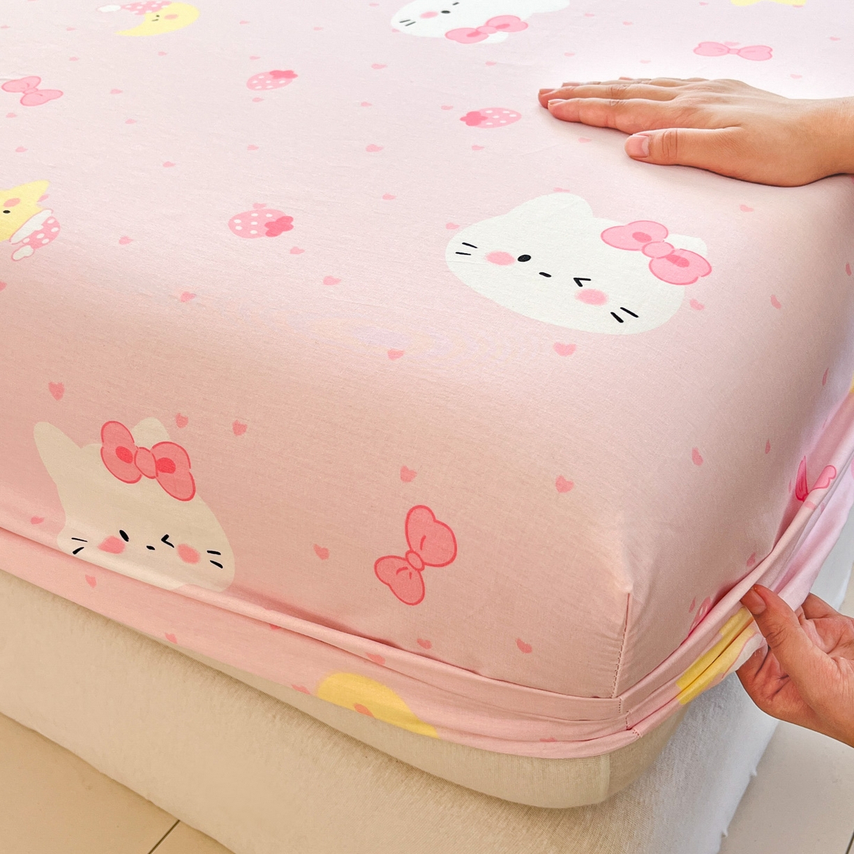 91家纺网 家纺一手货源 找家纺 莱通家纺 2026春夏新款全棉12868印花四件套单品系列-单床笠 奶油凯蒂