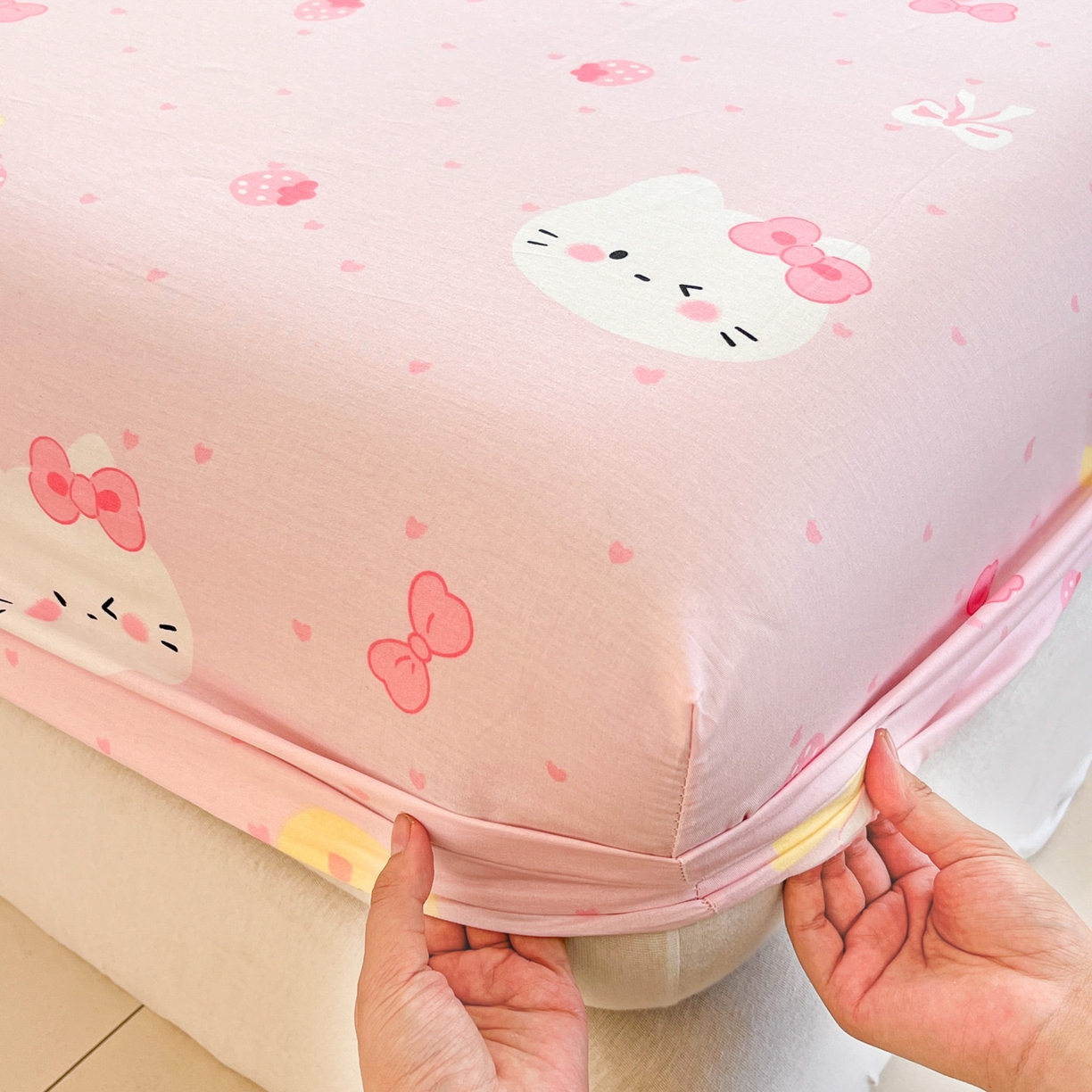 91家纺网 家纺一手货源 找家纺 莱通家纺 2026春夏新款全棉12868印花四件套单品系列-单床笠 奶油凯蒂