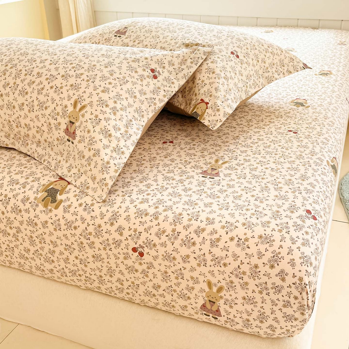 91家纺网 家纺一手货源 找家纺 莱通家纺 2026春夏新款全棉12868印花四件套单品系列-单床笠 帕丁顿兔兔