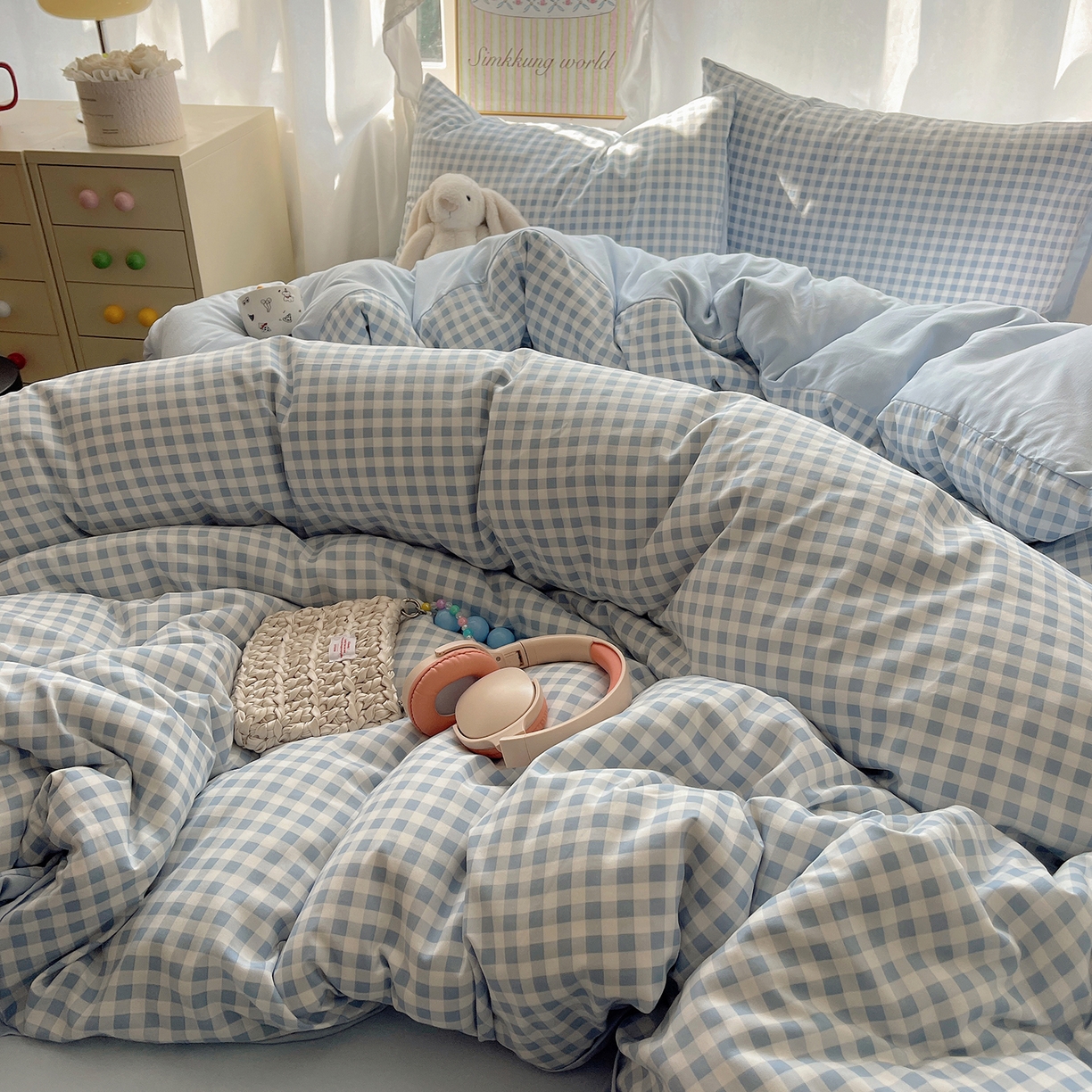 91家纺网 家纺一手货源 找家纺 沐芷 2026 A类105g水洗棉四件套超柔手感床上宿舍三件套床单被套 浅蓝格