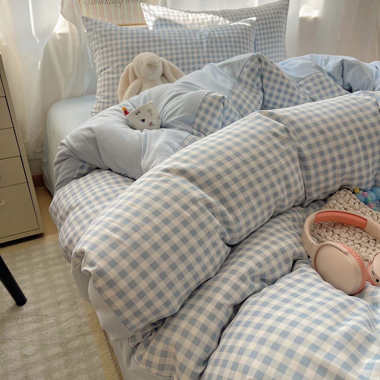 91家纺网 家纺一手货源 找家纺 沐芷 2026 A类105g水洗棉四件套超柔手感床上宿舍三件套床单被套 浅蓝格